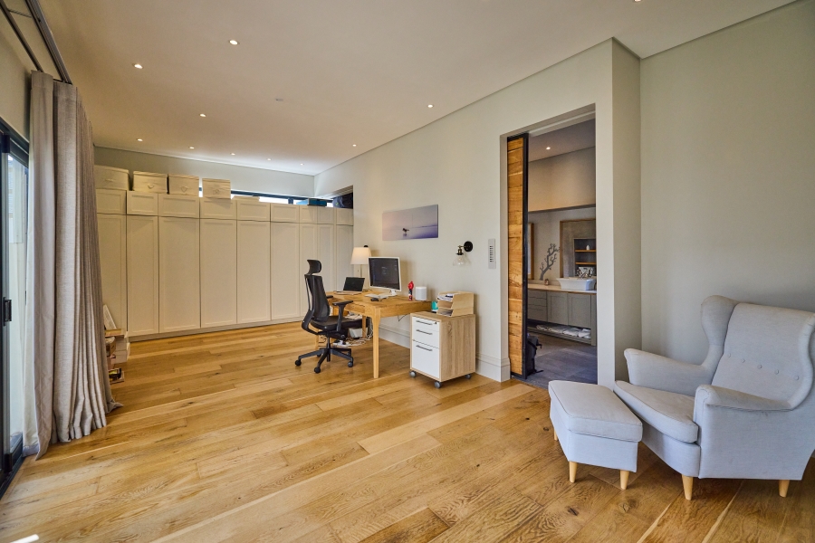 5 Bedroom Property for Sale in Lake Michelle Western Cape